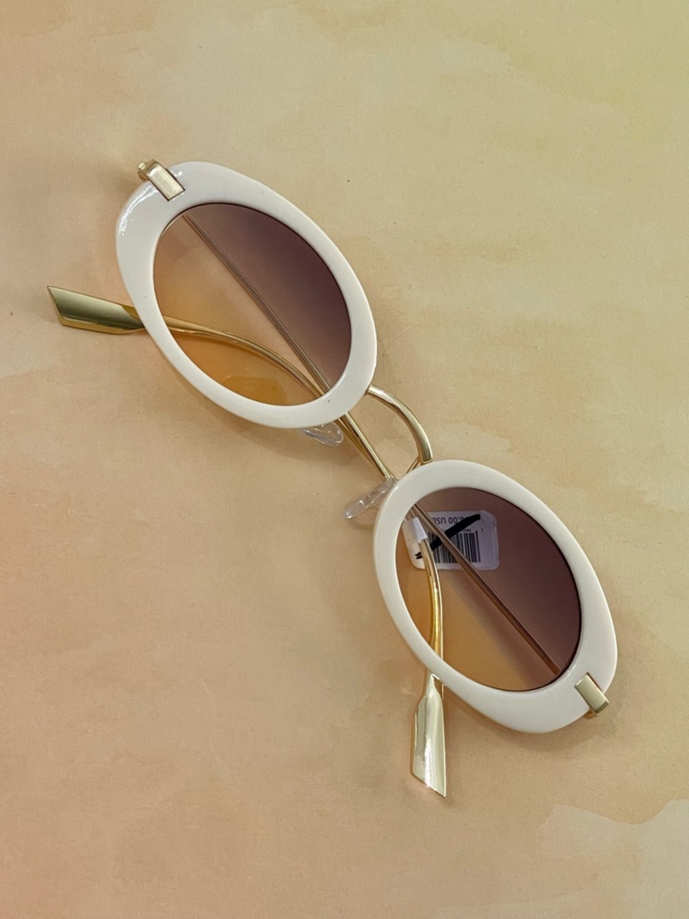 Free People Elegant Ivory Oval Frame Sunglasses with Gradient Lenses